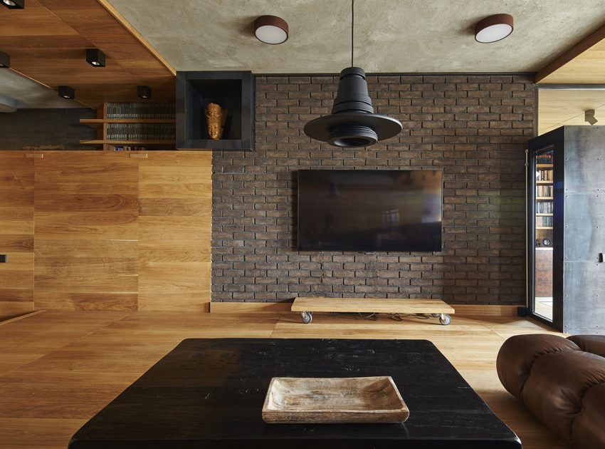 A Cozy and Unique Apartment with Plenty of Wood Elements in Moscow by Alexei Rosenberg (5)