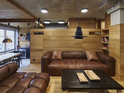 A Cozy and Unique Apartment with Plenty of Wood Elements in Moscow by Alexei Rosenberg (6)