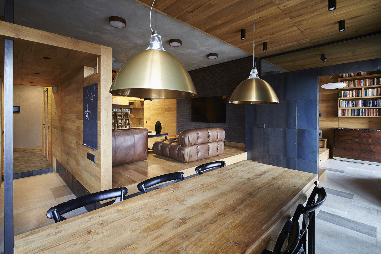 A Cozy and Unique Apartment with Plenty of Wood Elements in Moscow by Alexei Rosenberg (9)