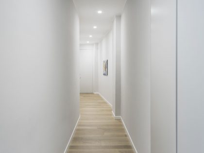 A House Drenched in Minimalist Contemporary Interiors in Milan, Italy by MARGstudio (16)