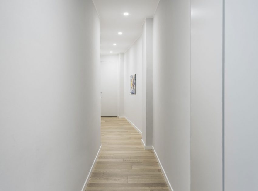 A House Drenched in Minimalist Contemporary Interiors in Milan, Italy by MARGstudio (16)