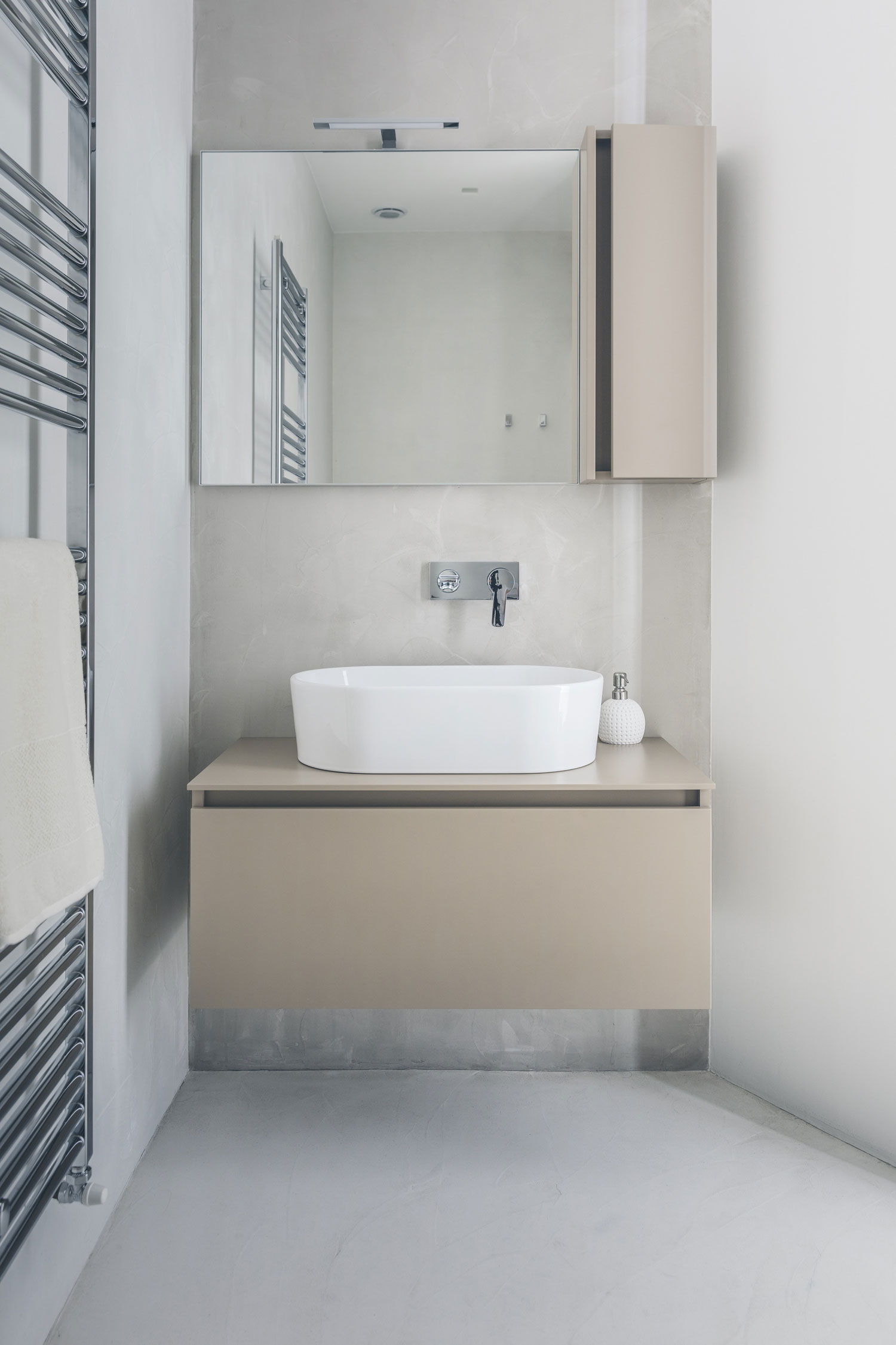 A House Drenched in Minimalist Contemporary Interiors in Milan, Italy by MARGstudio (18)