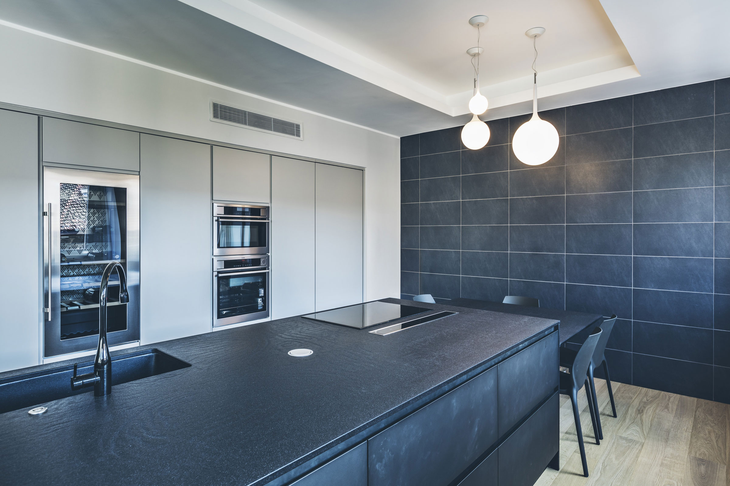 A House Drenched in Minimalist Contemporary Interiors in Milan, Italy by MARGstudio (8)