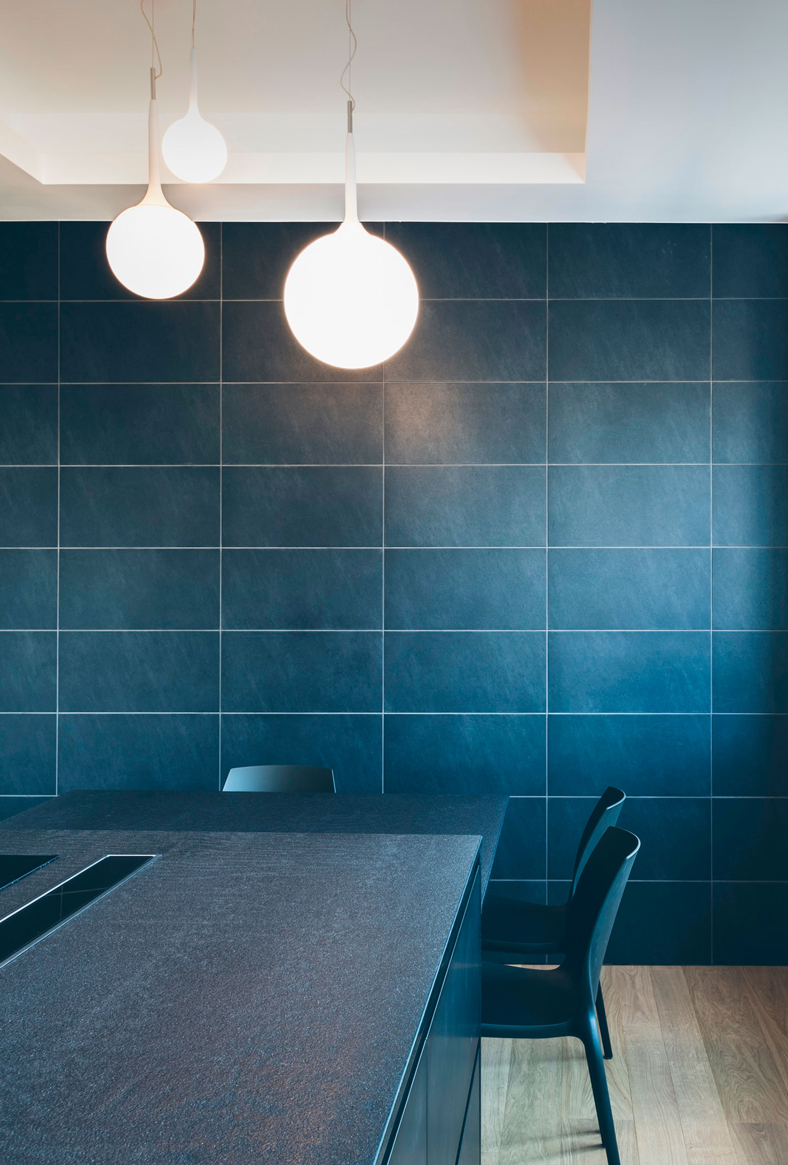 A House Drenched in Minimalist Contemporary Interiors in Milan, Italy by MARGstudio (9)