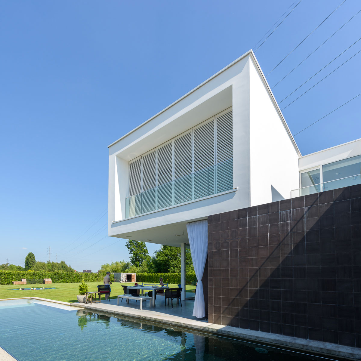 A Luminous Contemporary House with an Indoor Pool in Lint, Belgium by P8 Architecten (2)