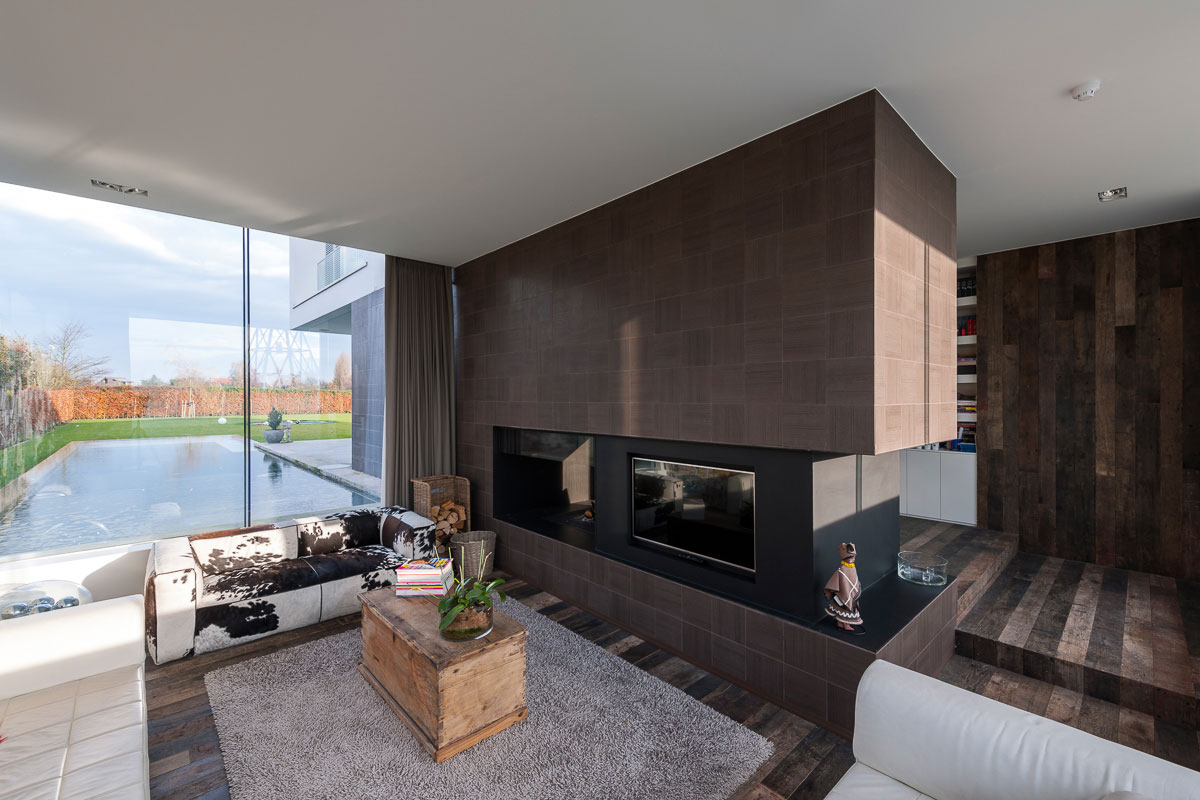 A Luminous Contemporary House with an Indoor Pool in Lint, Belgium by P8 Architecten (4)