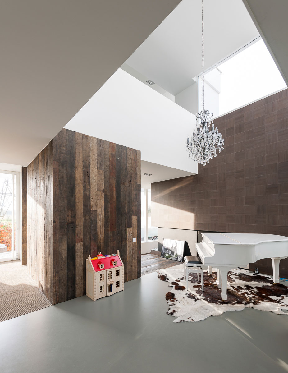 A Luminous Contemporary House with an Indoor Pool in Lint, Belgium by P8 Architecten (5)