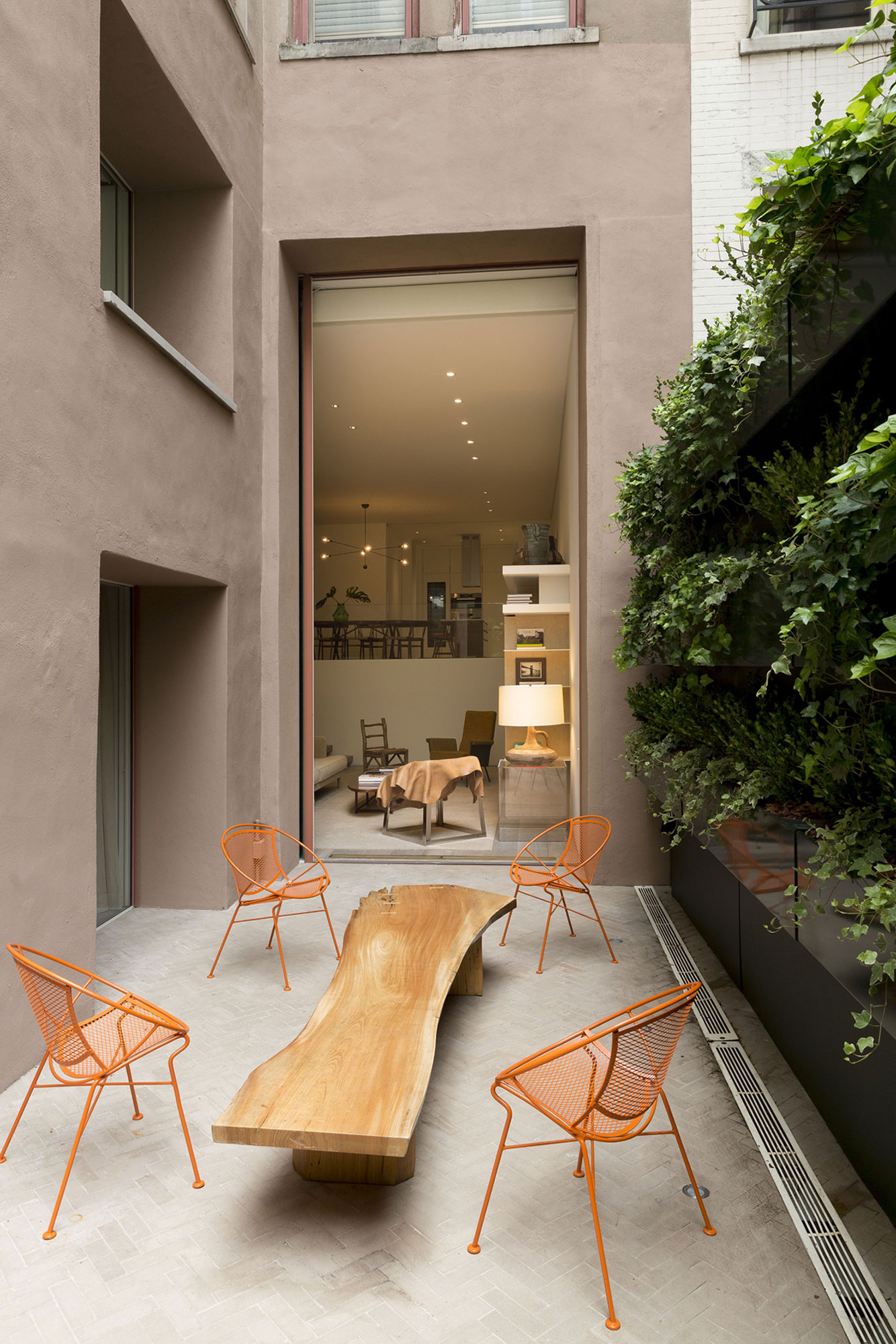 A Luminous and Airy Home with Exquisite and Cozy Atmosphere in New York City by Studio Arthur Casas (1)