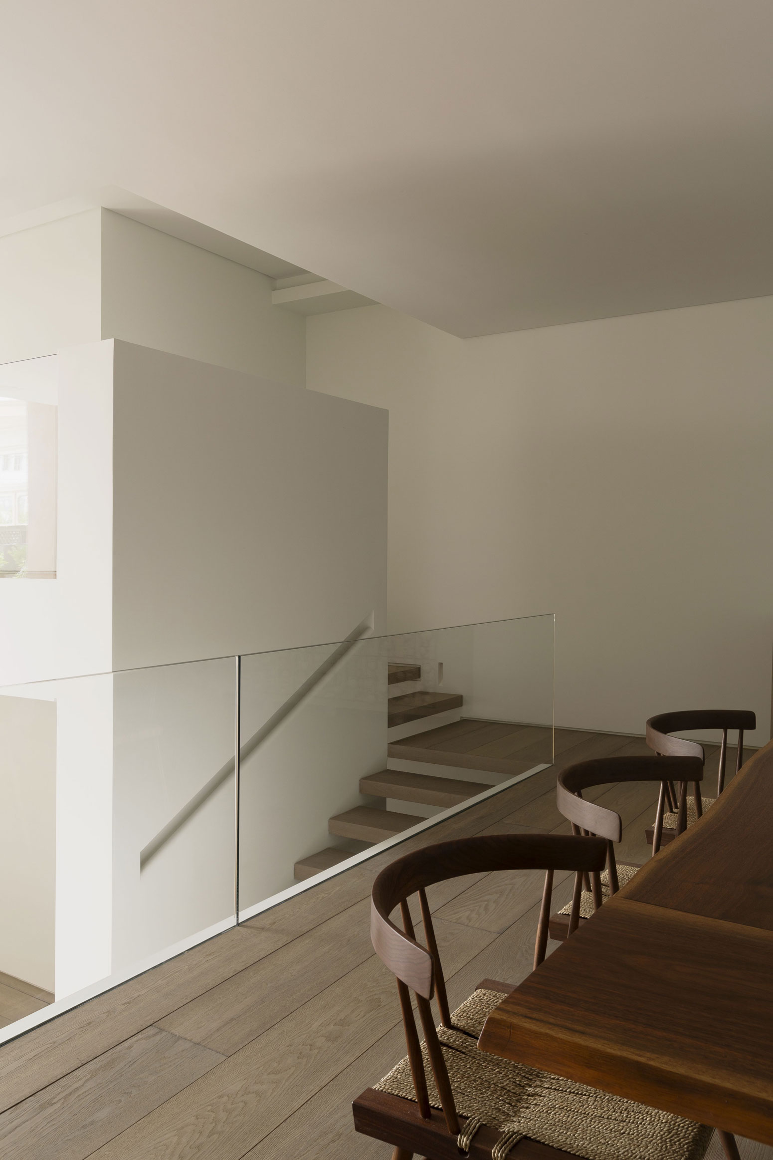 A Luminous and Airy Home with Exquisite and Cozy Atmosphere in New York City by Studio Arthur Casas (13)