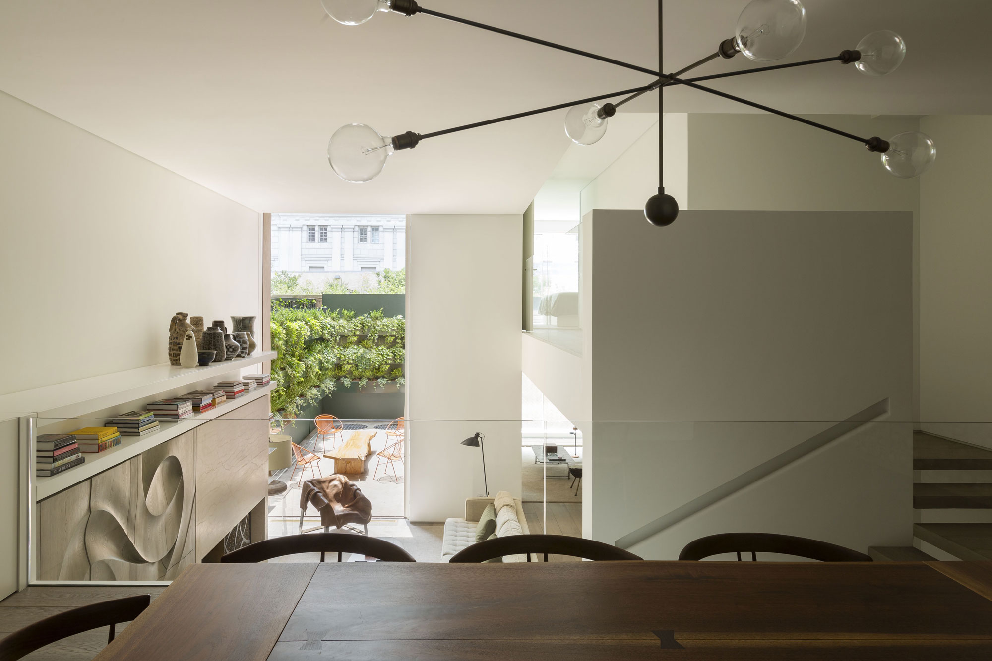 A Luminous and Airy Home with Exquisite and Cozy Atmosphere in New York City by Studio Arthur Casas (15)
