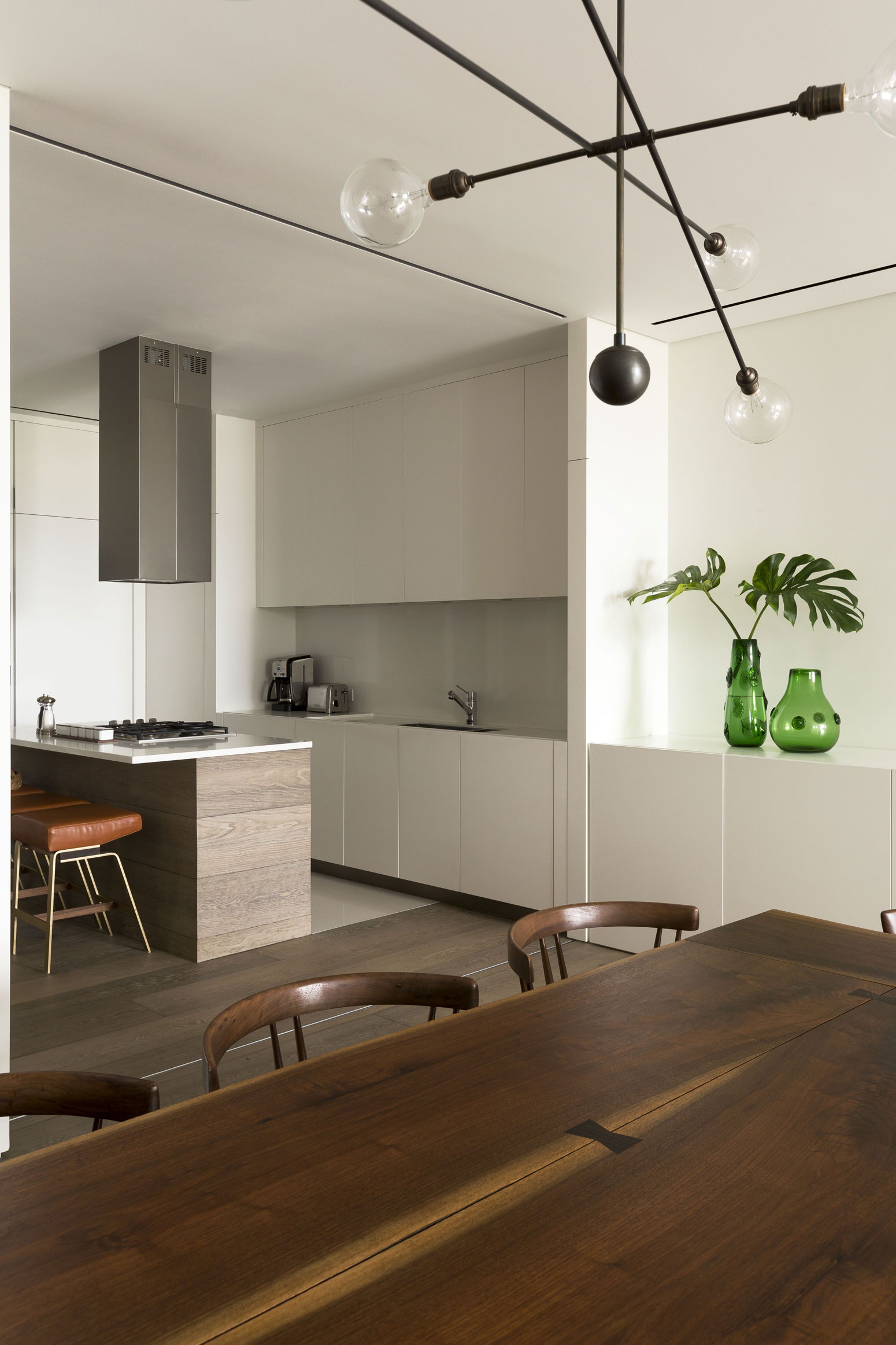 A Luminous and Airy Home with Exquisite and Cozy Atmosphere in New York City by Studio Arthur Casas (18)