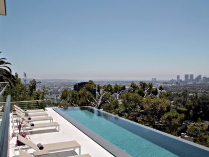 A Luxurious Modern Home with Infinity Pool and Stunning City Views of Los Angeles by Evan Gaskin (10)