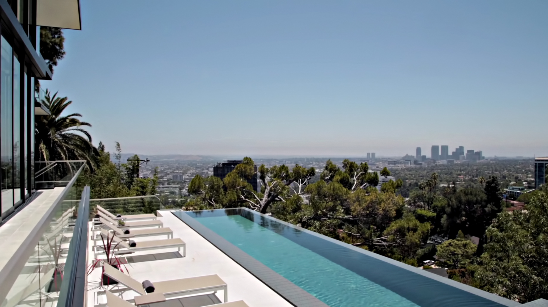 A Luxurious Modern Home with Infinity Pool and Stunning City Views of Los Angeles by Evan Gaskin (10)