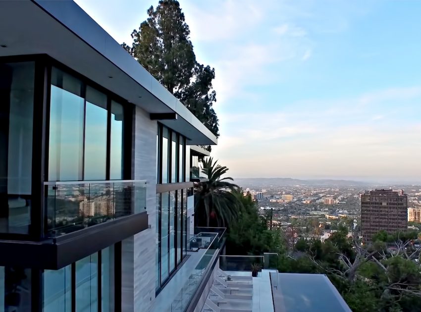 A Luxurious Modern Home with Infinity Pool and Stunning City Views of Los Angeles by Evan Gaskin (13)