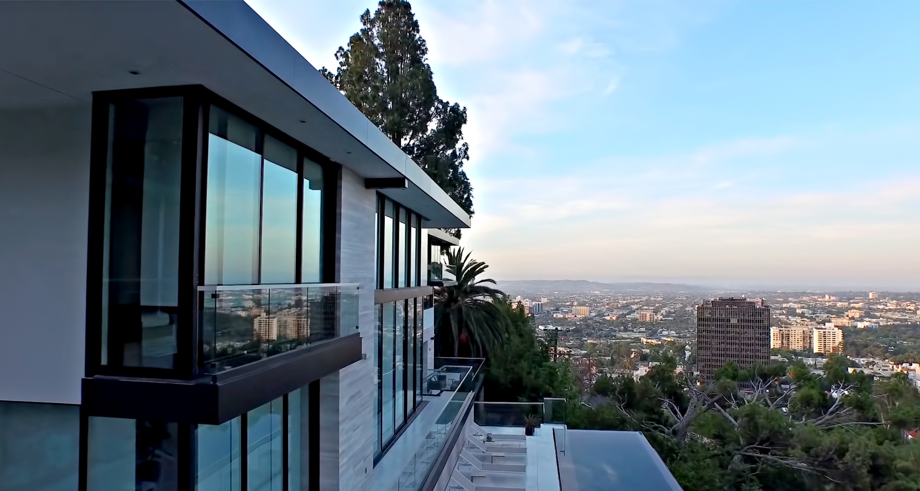 A Luxurious Modern Home with Infinity Pool and Stunning City Views of Los Angeles by Evan Gaskin (13)