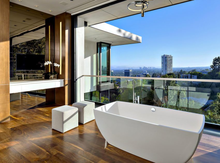 A Luxurious Modern Home with Infinity Pool and Stunning City Views of Los Angeles by Evan Gaskin (23)