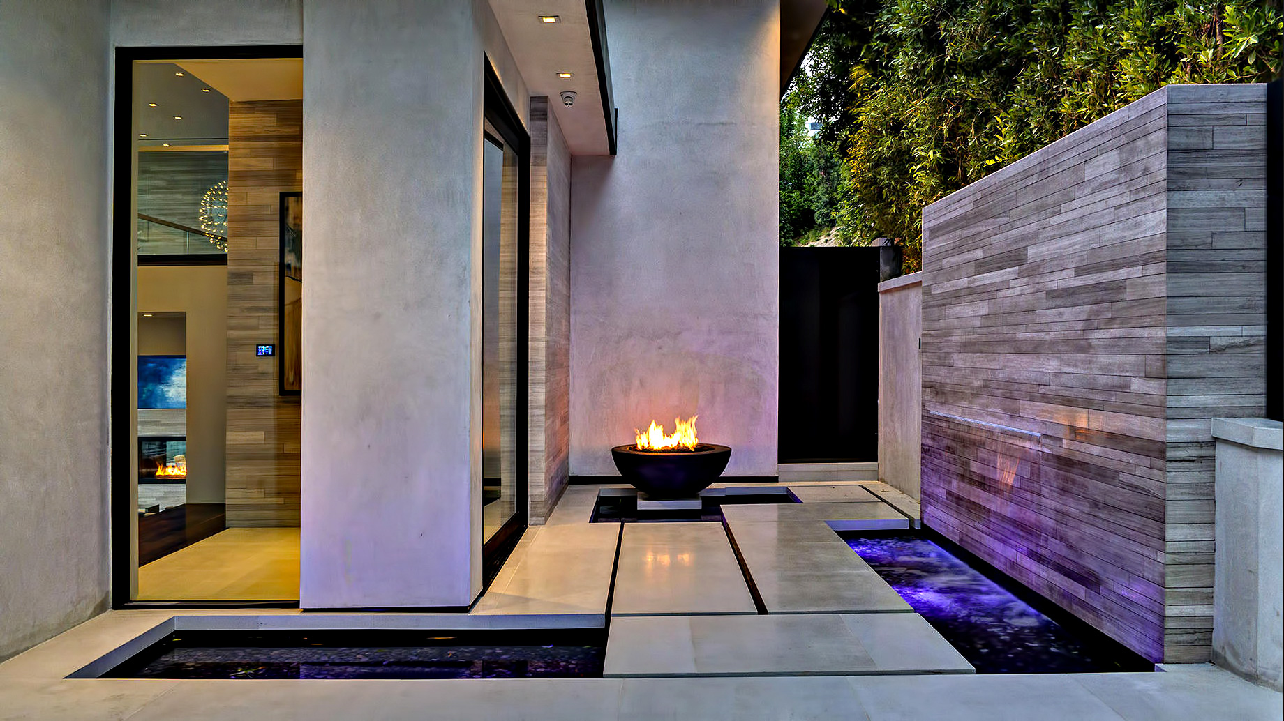 A Luxurious Modern Home with Infinity Pool and Stunning City Views of Los Angeles by Evan Gaskin (29)