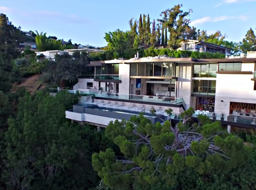 A Luxurious Modern Home with Infinity Pool and Stunning City Views of Los Angeles by Evan Gaskin (3)