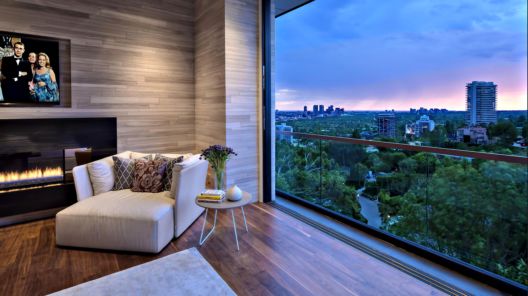 A Luxurious Modern Home with Infinity Pool and Stunning City Views of Los Angeles by Evan Gaskin (30)
