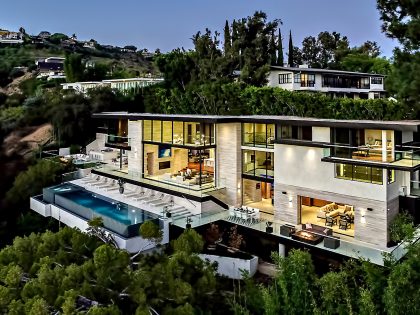 A Luxurious Modern Home with Infinity Pool and Stunning City Views of Los Angeles by Evan Gaskin (31)