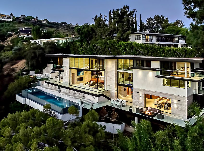 A Luxurious Modern Home with Infinity Pool and Stunning City Views of Los Angeles by Evan Gaskin (31)