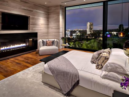 A Luxurious Modern Home with Infinity Pool and Stunning City Views of Los Angeles by Evan Gaskin (39)