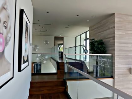 A Luxurious Modern Home with Infinity Pool and Stunning City Views of Los Angeles by Evan Gaskin (44)