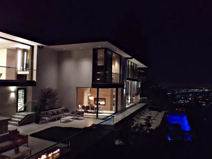 A Luxurious Modern Home with Infinity Pool and Stunning City Views of Los Angeles by Evan Gaskin (52)