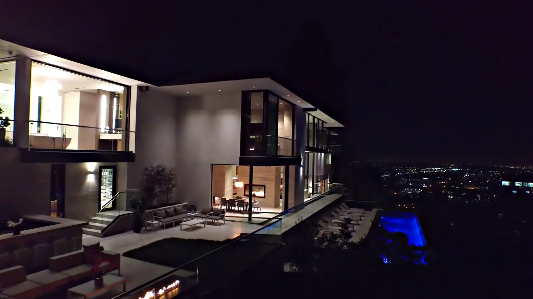 A Luxurious Modern Home with Infinity Pool and Stunning City Views of Los Angeles by Evan Gaskin (52)