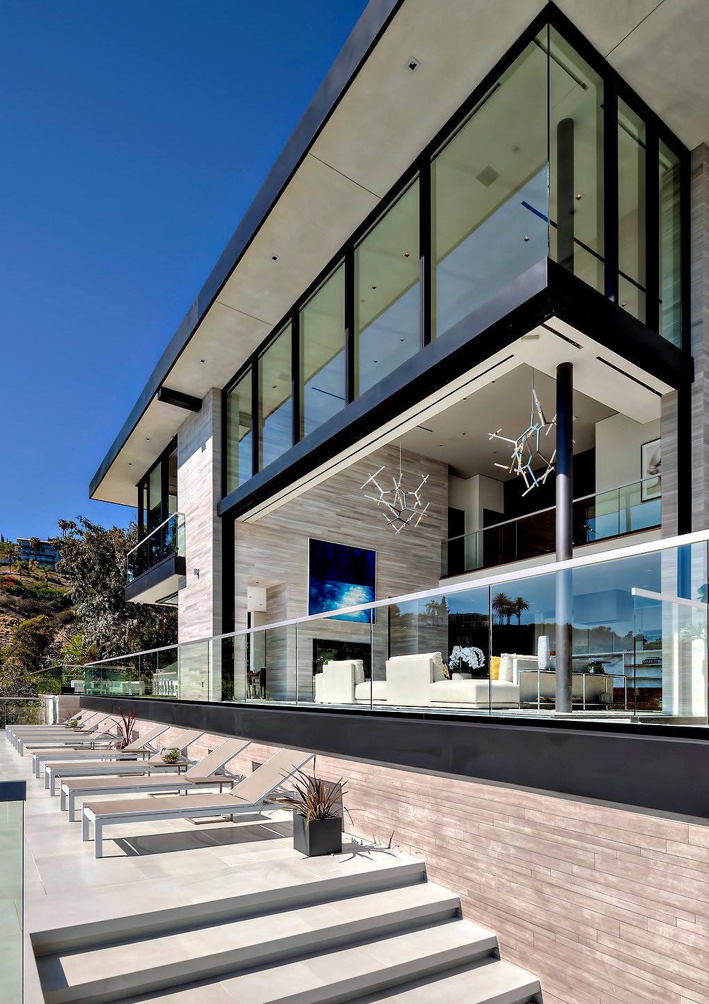 A Luxurious Modern Home with Infinity Pool and Stunning City Views of Los Angeles by Evan Gaskin (6)