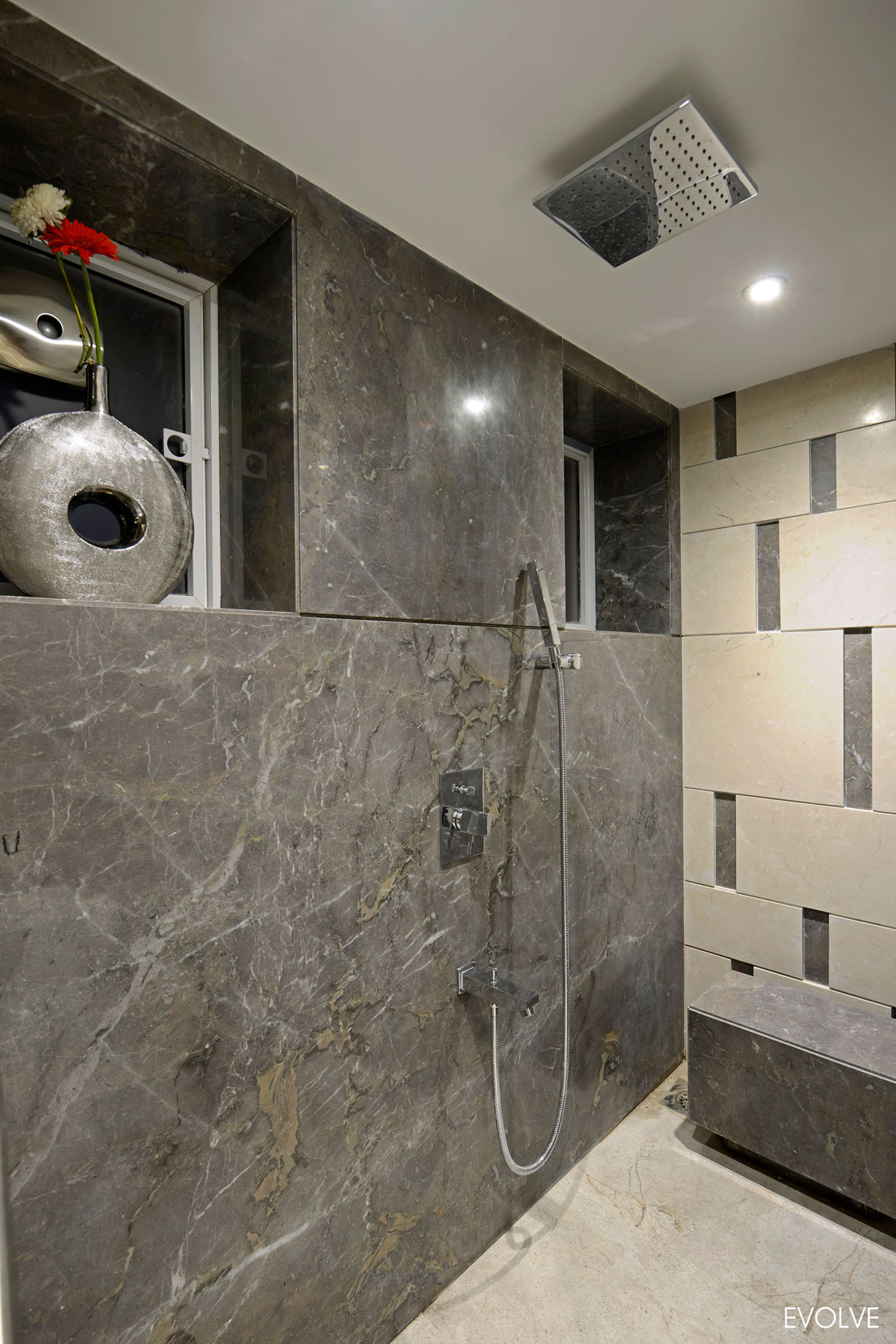 A Luxurious Modern House with Striking and Comfortable Interiors in Mumbai,India by Evolve (11)