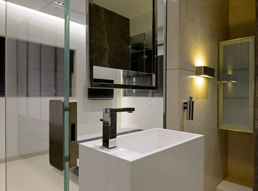 A Luxurious Modern House with Striking and Comfortable Interiors in Mumbai,India by Evolve (12)