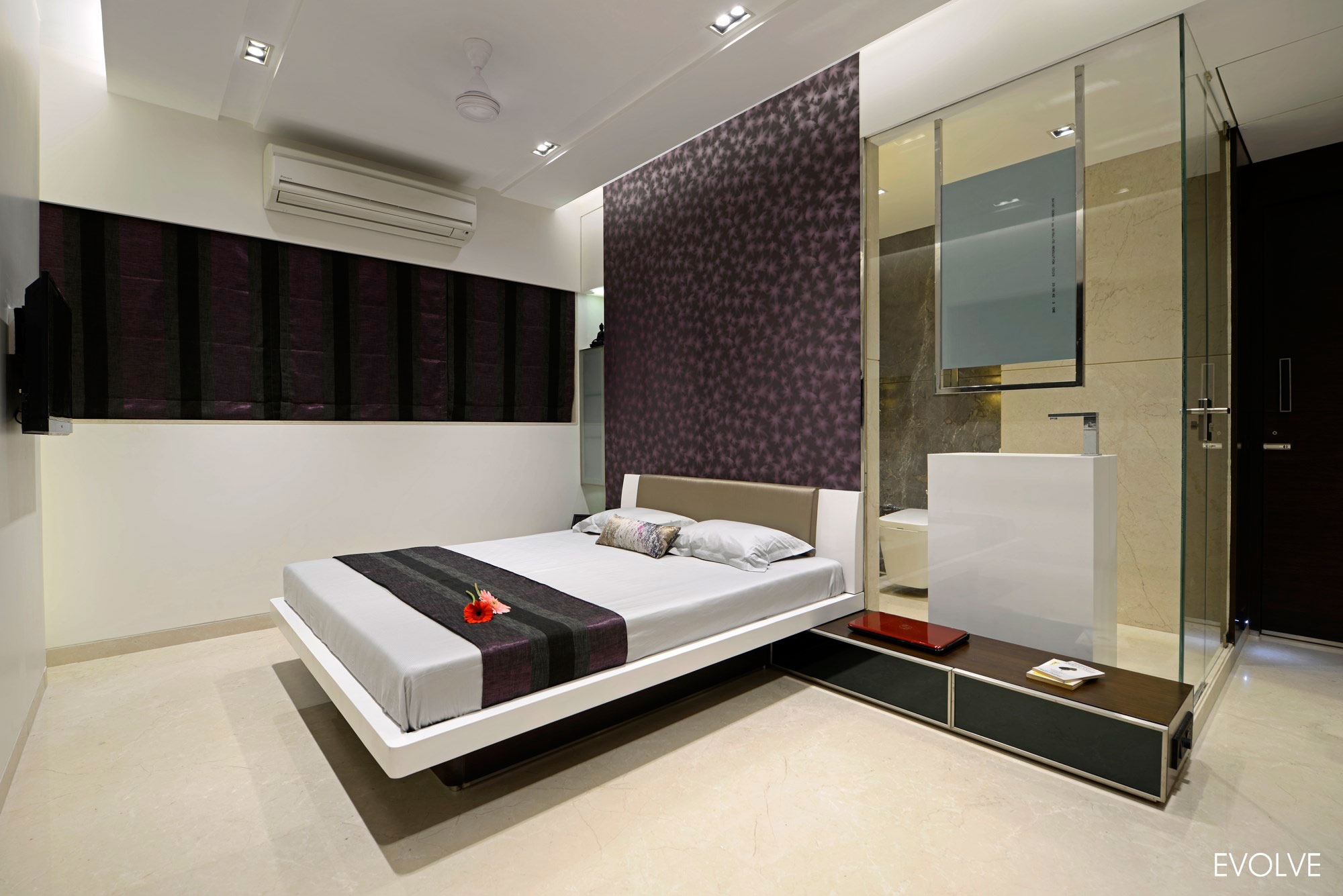 A Luxurious Modern House with Striking and Comfortable Interiors in Mumbai,India by Evolve (6)