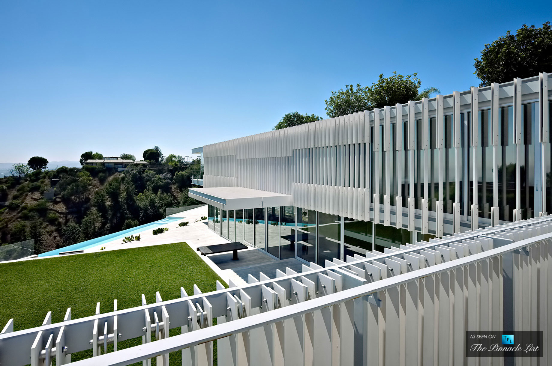 A Luxury Contemporary Home with Spectacular Views in Los Angeles, California by SPF Architects (1)