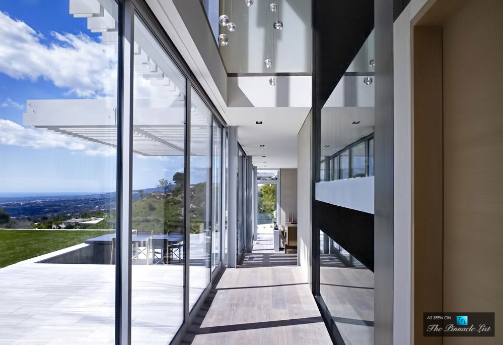 A Luxury Contemporary Home with Spectacular Views in Los Angeles, California by SPF Architects (17)