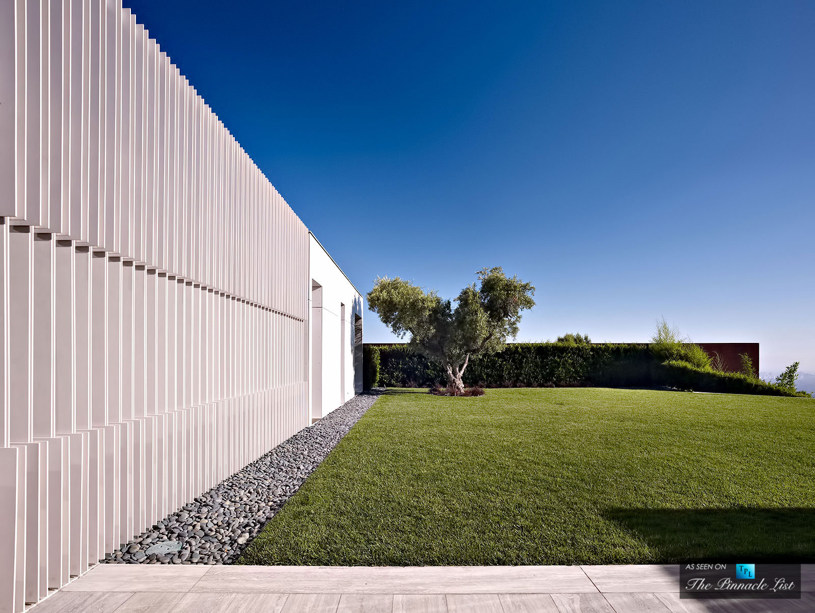 A Luxury Contemporary Home with Spectacular Views in Los Angeles, California by SPF Architects (2)