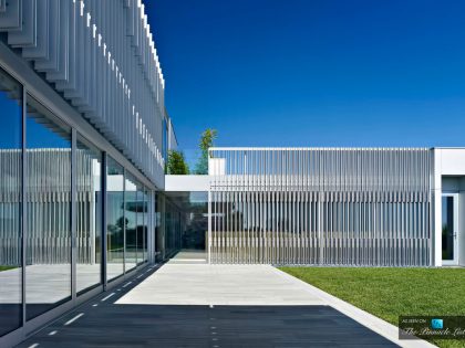 A Luxury Contemporary Home with Spectacular Views in Los Angeles, California by SPF Architects (6)