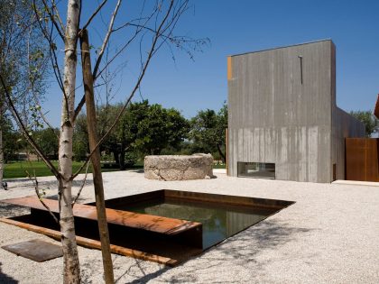 A Minimalist House with Clean Lines and Natural Light in Chamusca, Portugal by João Mendes Ribeiro (10)