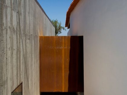 A Minimalist House with Clean Lines and Natural Light in Chamusca, Portugal by João Mendes Ribeiro (11)