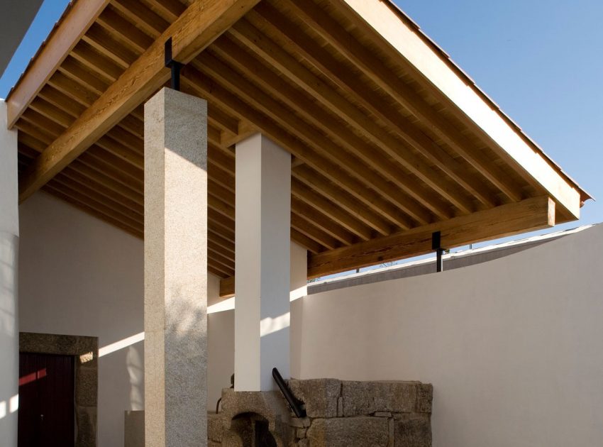 A Minimalist House with Clean Lines and Natural Light in Chamusca, Portugal by João Mendes Ribeiro (13)