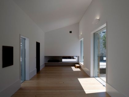 A Minimalist House with Clean Lines and Natural Light in Chamusca, Portugal by João Mendes Ribeiro (19)