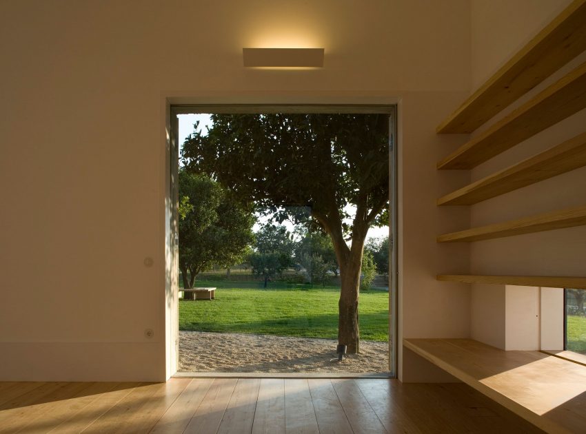 A Minimalist House with Clean Lines and Natural Light in Chamusca, Portugal by João Mendes Ribeiro (20)