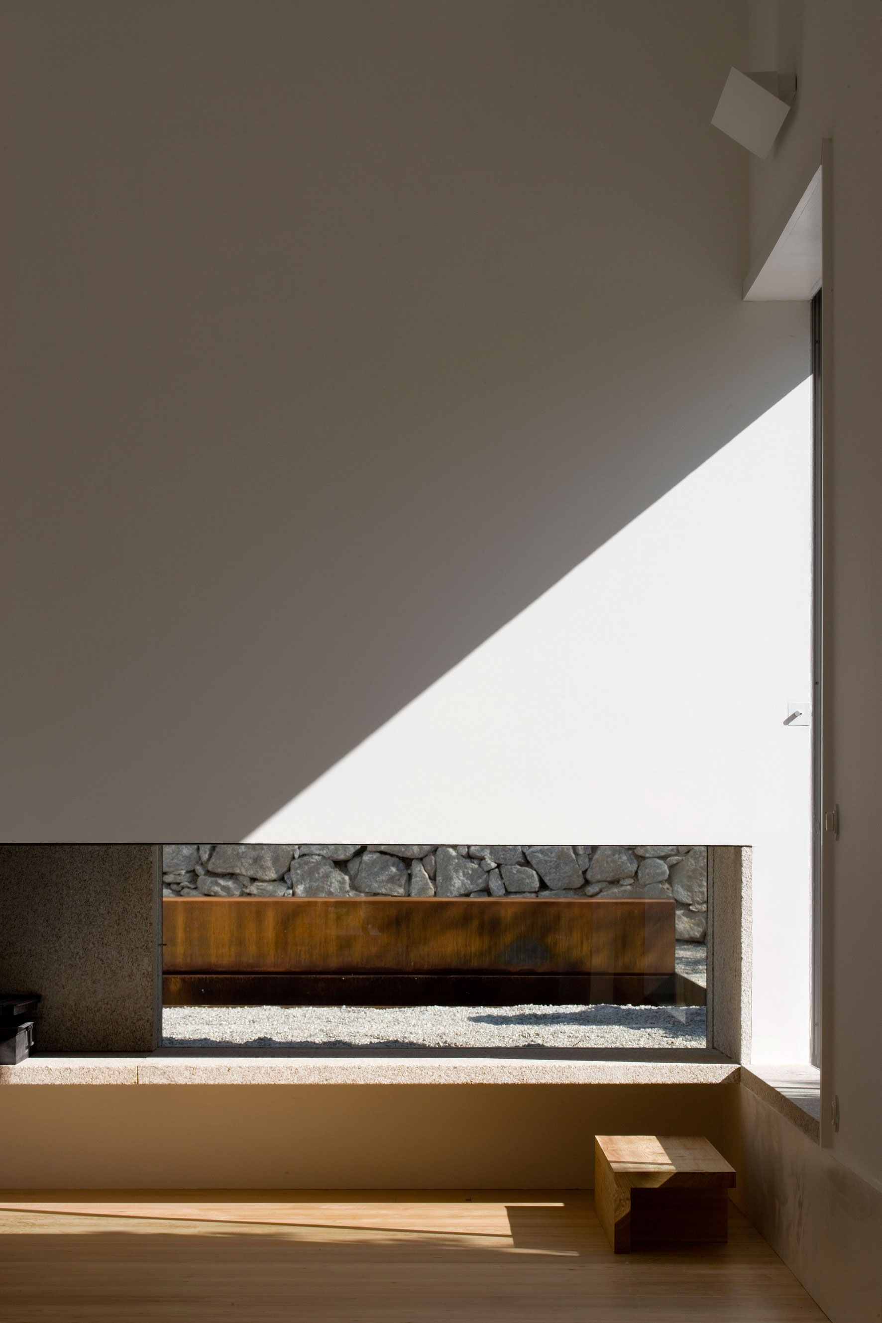 A Minimalist House with Clean Lines and Natural Light in Chamusca, Portugal by João Mendes Ribeiro (23)
