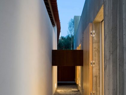 A Minimalist House with Clean Lines and Natural Light in Chamusca, Portugal by João Mendes Ribeiro (28)