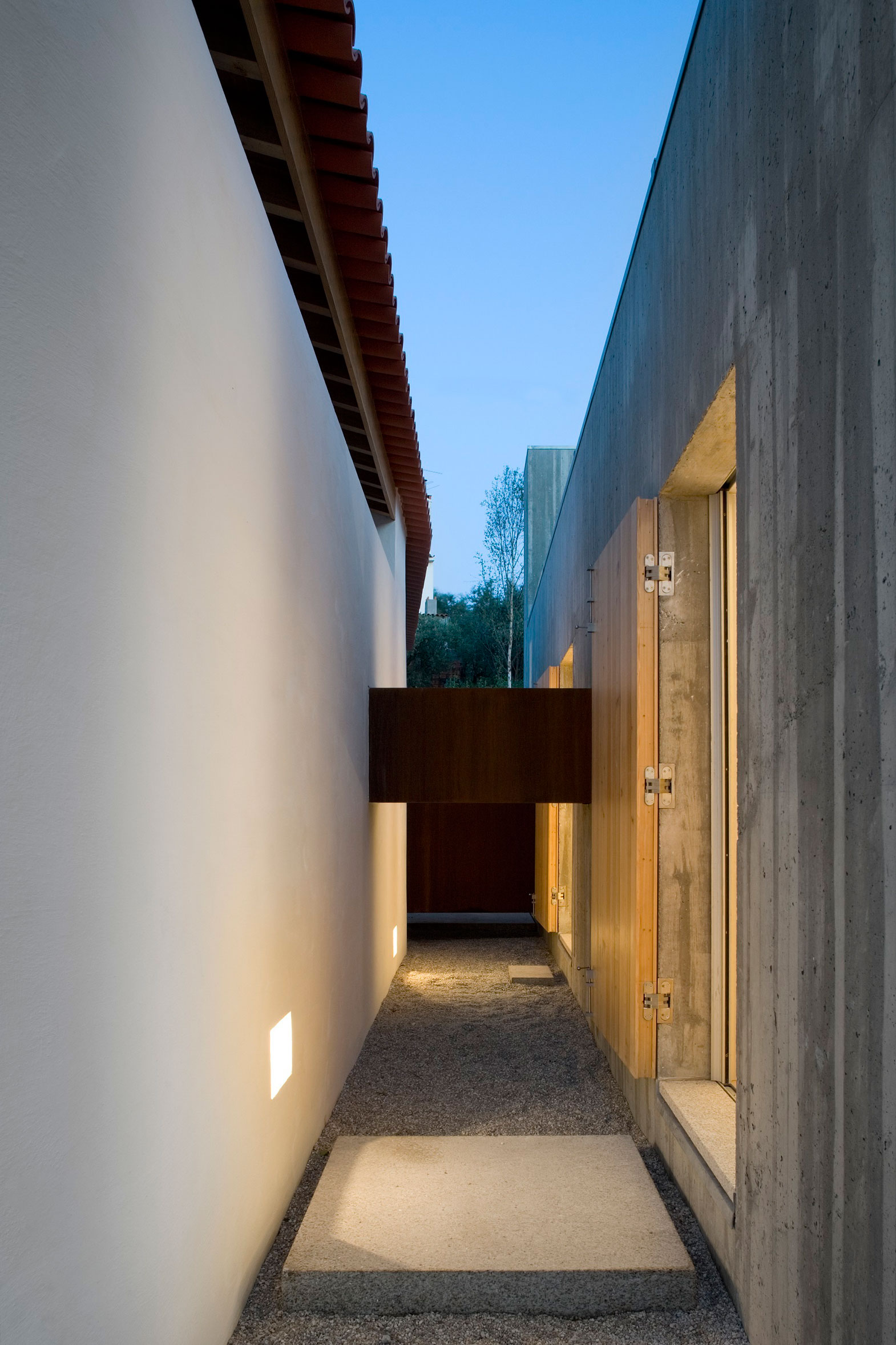 A Minimalist House with Clean Lines and Natural Light in Chamusca, Portugal by João Mendes Ribeiro (28)