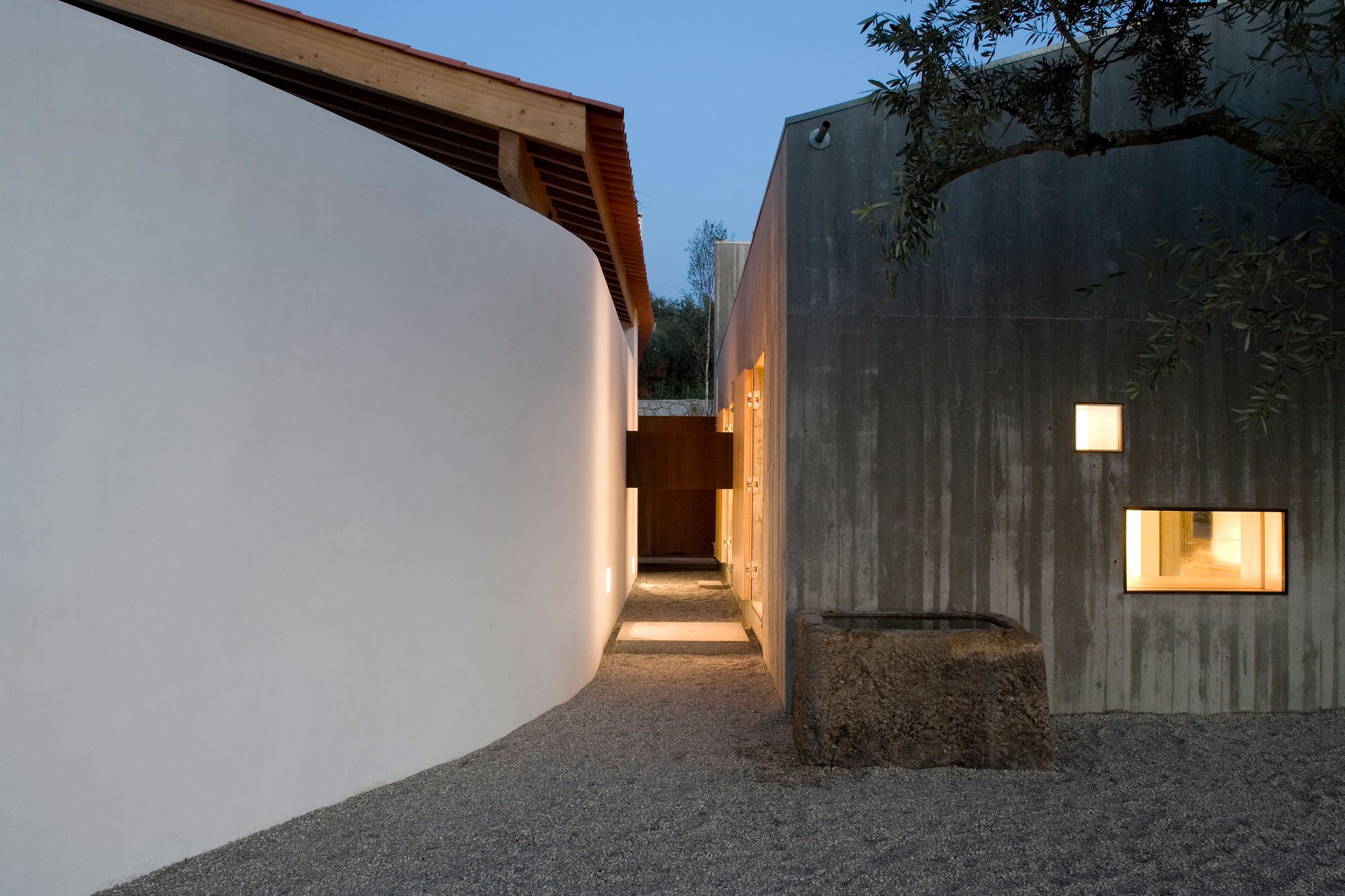 A Minimalist House with Clean Lines and Natural Light in Chamusca, Portugal by João Mendes Ribeiro (29)