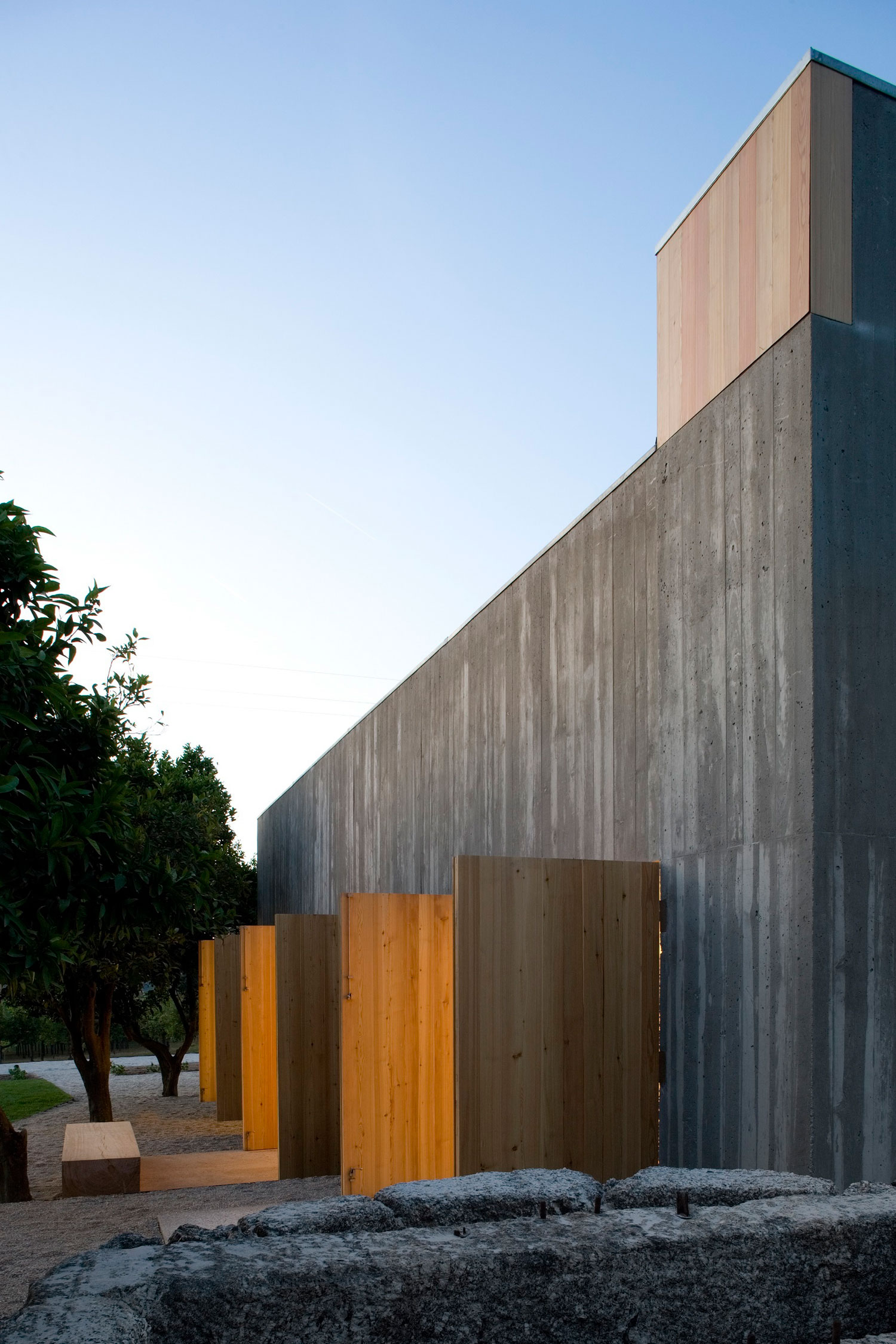 A Minimalist House with Clean Lines and Natural Light in Chamusca, Portugal by João Mendes Ribeiro (30)