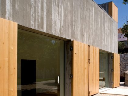 A Minimalist House with Clean Lines and Natural Light in Chamusca, Portugal by João Mendes Ribeiro (4)