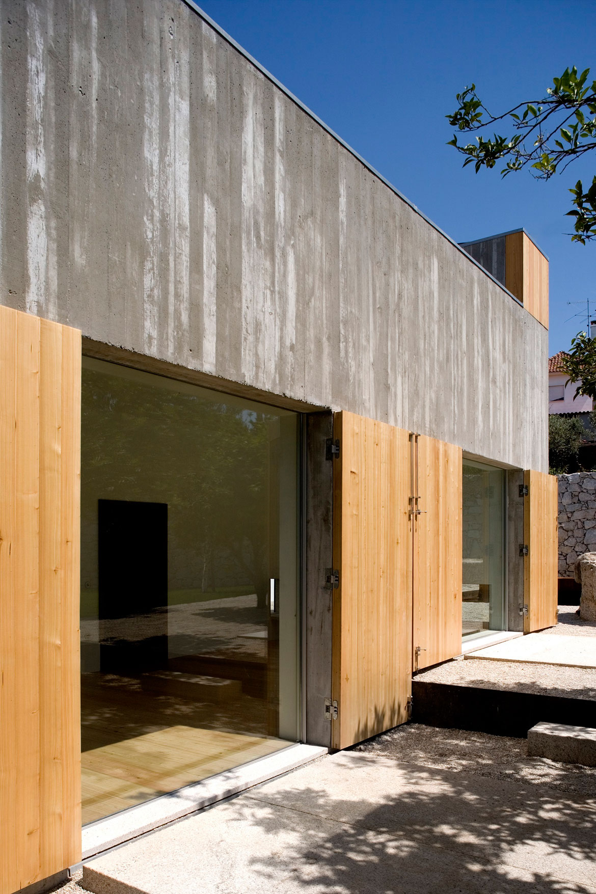 A Minimalist House with Clean Lines and Natural Light in Chamusca, Portugal by João Mendes Ribeiro (4)