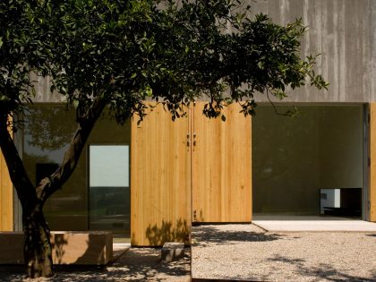 A Minimalist House with Clean Lines and Natural Light in Chamusca, Portugal by João Mendes Ribeiro (8)